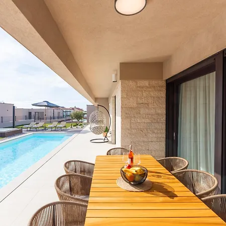 酒店 Modern Daleo With Jacuzzi In Labinci