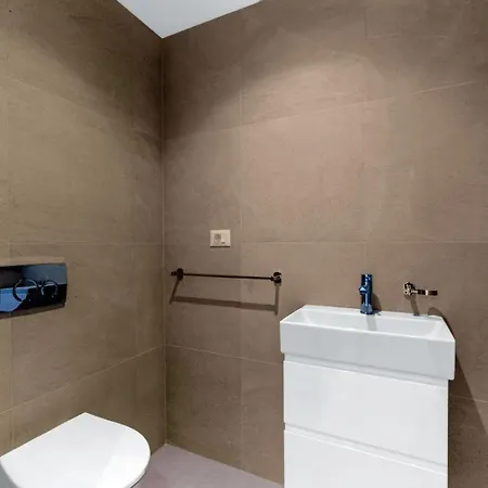Modern Daleo With Jacuzzi In 酒店