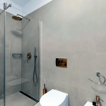 Modern Daleo With Jacuzzi In 4*
